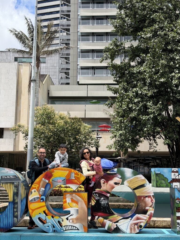 Las letras de Bogotá junto al Parque Santander
