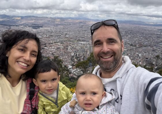 Los cuatro en lo alto de Monserrate, en Bogotá