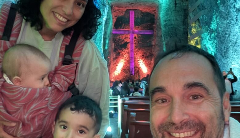 Dentro de la catedral con los peques