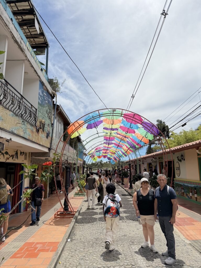 Una de las calles de los paraguas de Guatapé
