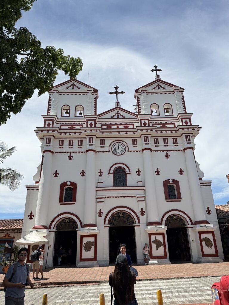 La iglesia de Nuestra Señora del Carmen, en la plaza principal