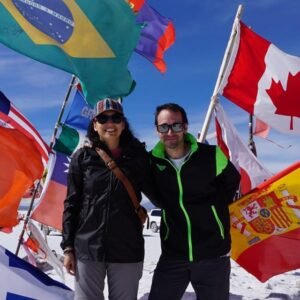 Jorge y Ljuby, autores de Los Viajes de JJ, en el Salar de Uyuni
