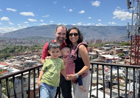 En la Comuna 13 de Medellín, un barrio que hoy recibe visitantes de todo el mundo