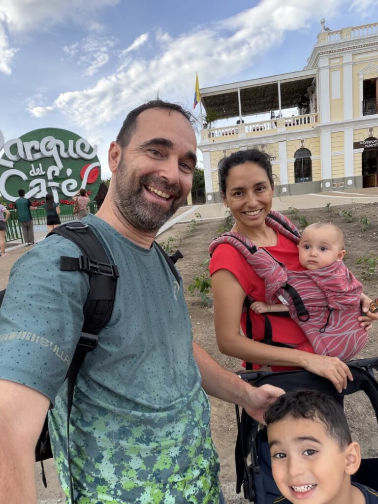 En la entrada del Parque del Café