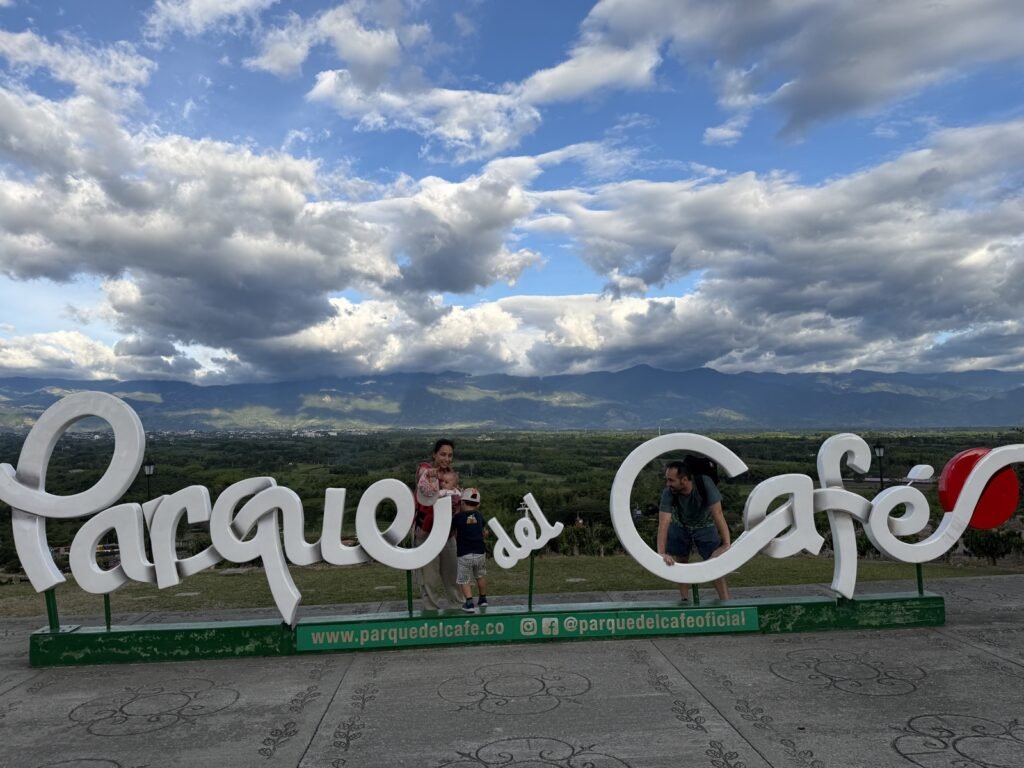 Las letras del Parque del Café, con vistas al valle