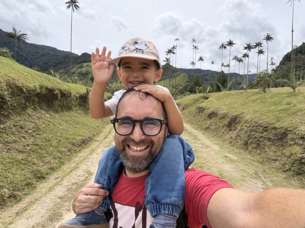 A hombros por el camino del Valle de Cocora